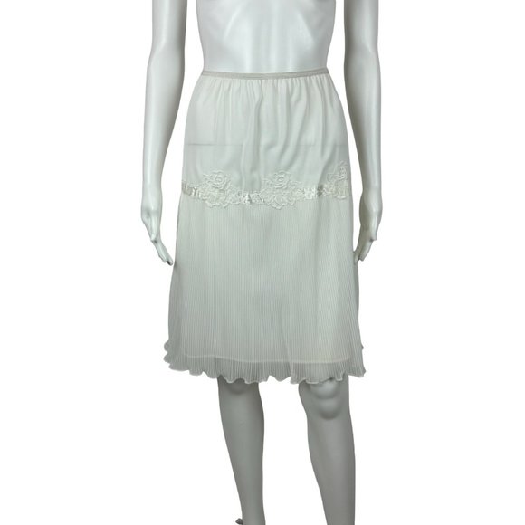 Vintage White Slip Skirt Women's Small Pleated Skirt Embroidered Roses Movie Sta